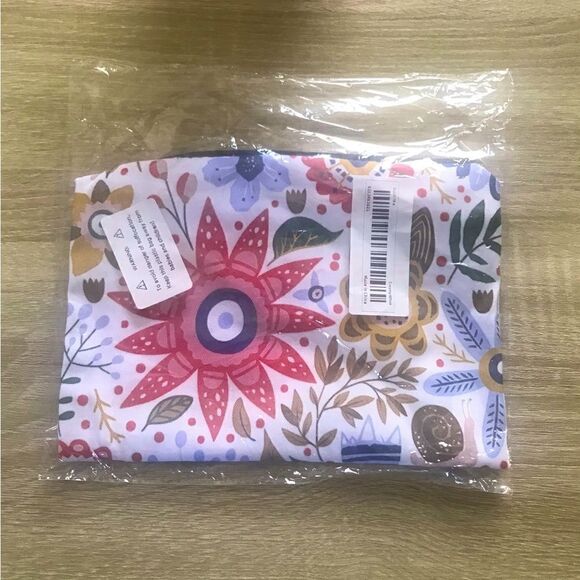 NEW …Floral Pattern Cosmetic / Makeup Bag - Picture 2 of 3